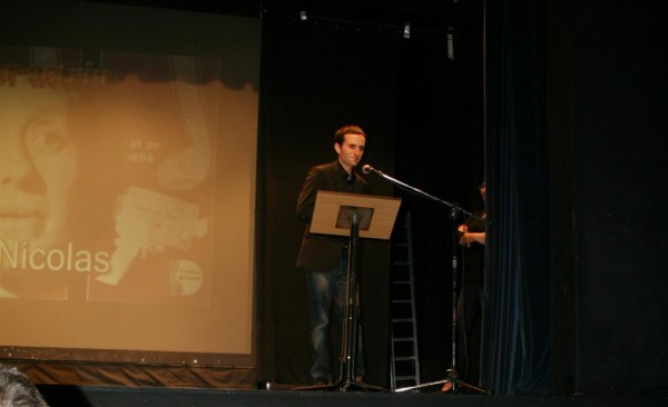 Marc Nadal recogiendo el Premio 1er finalista Mejor Cortometraje.