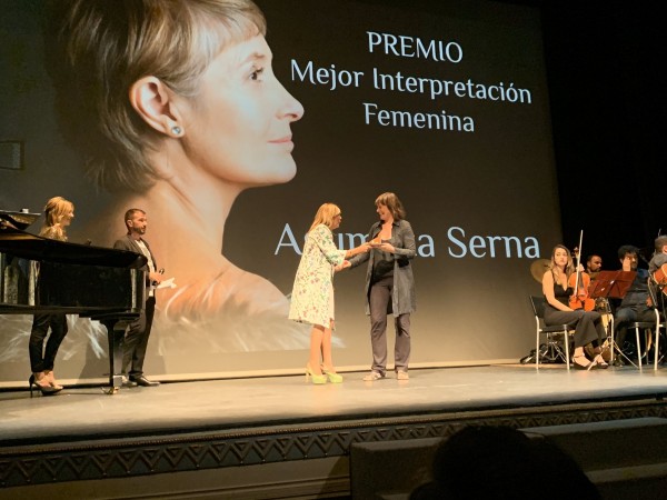 premio-mejor-interpretacion-femenina-assumpta-serna-en-el-xvi-festival-internacional-de-cine-social-de-castilla-la-mancha-5